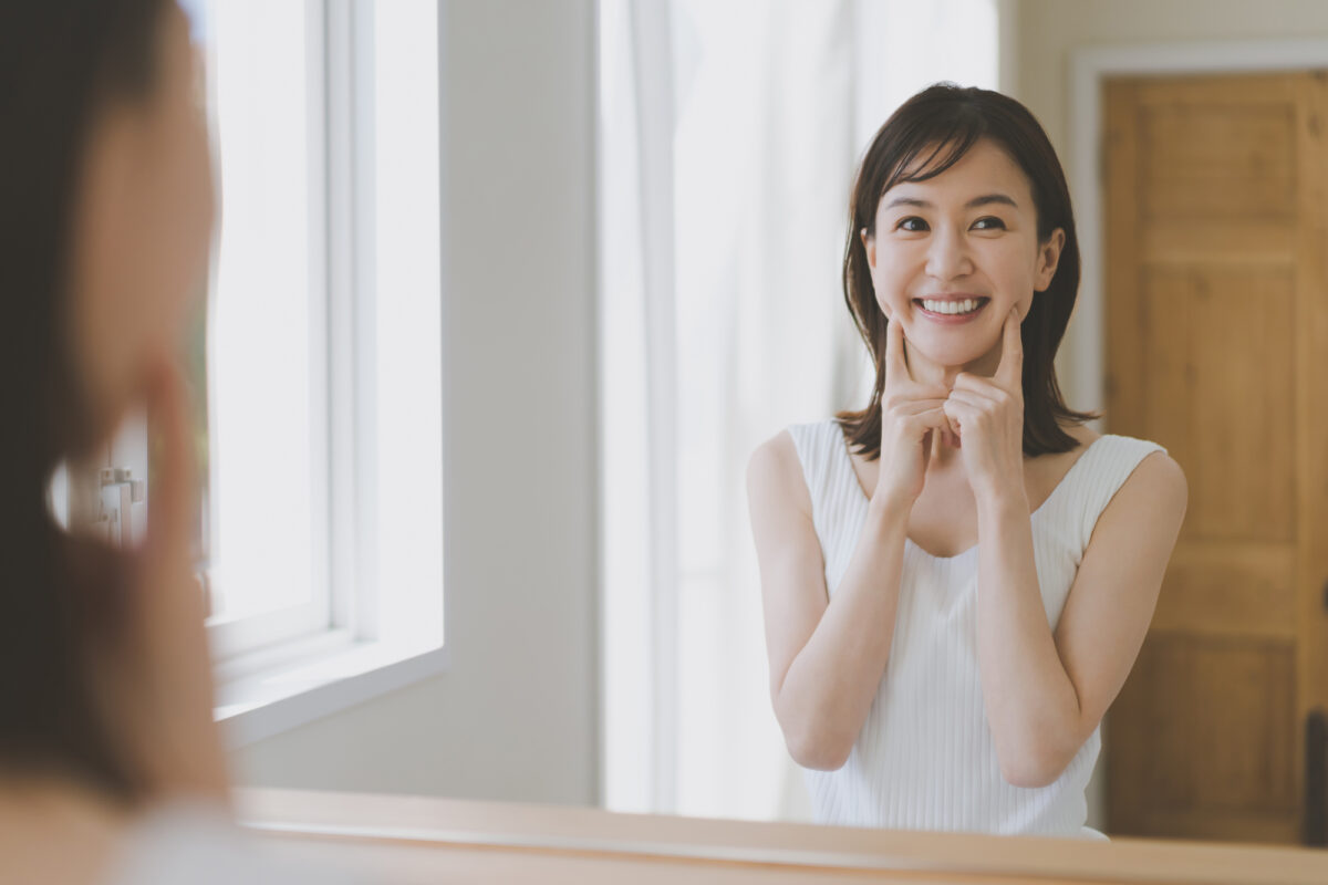 表情筋を鍛えるメリット｜自宅でできるマッサージ＆トレーニング方法を解説