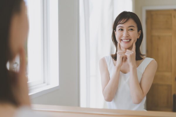 表情筋を鍛えるメリット｜自宅でできるマッサージ＆トレーニング方法を解説