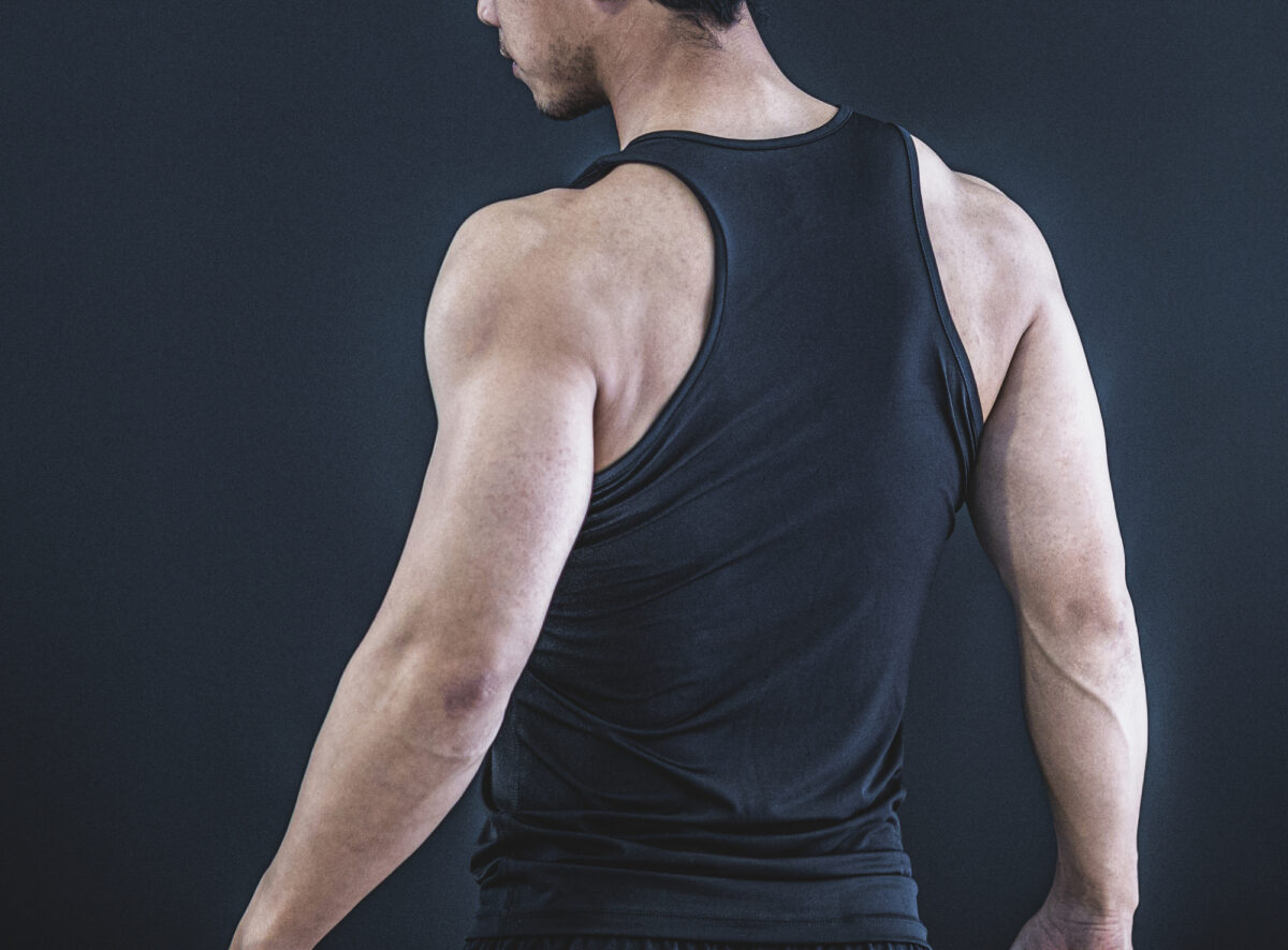 三角筋を大きくする筋トレ｜自重・ダンベルトレーニング＆5つのコツを解説