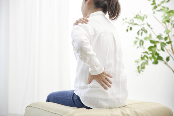 高齢者にもおすすめ！腰の痛みが楽になる腸腰筋のほぐし方・ストレッチ