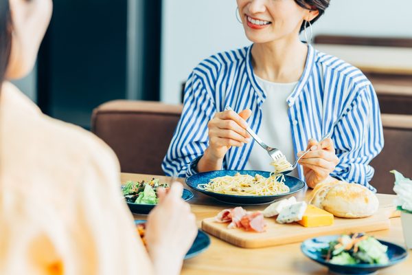 【ダイエット中】外食チェーンおすすめ10選！太らないメニューと選び方